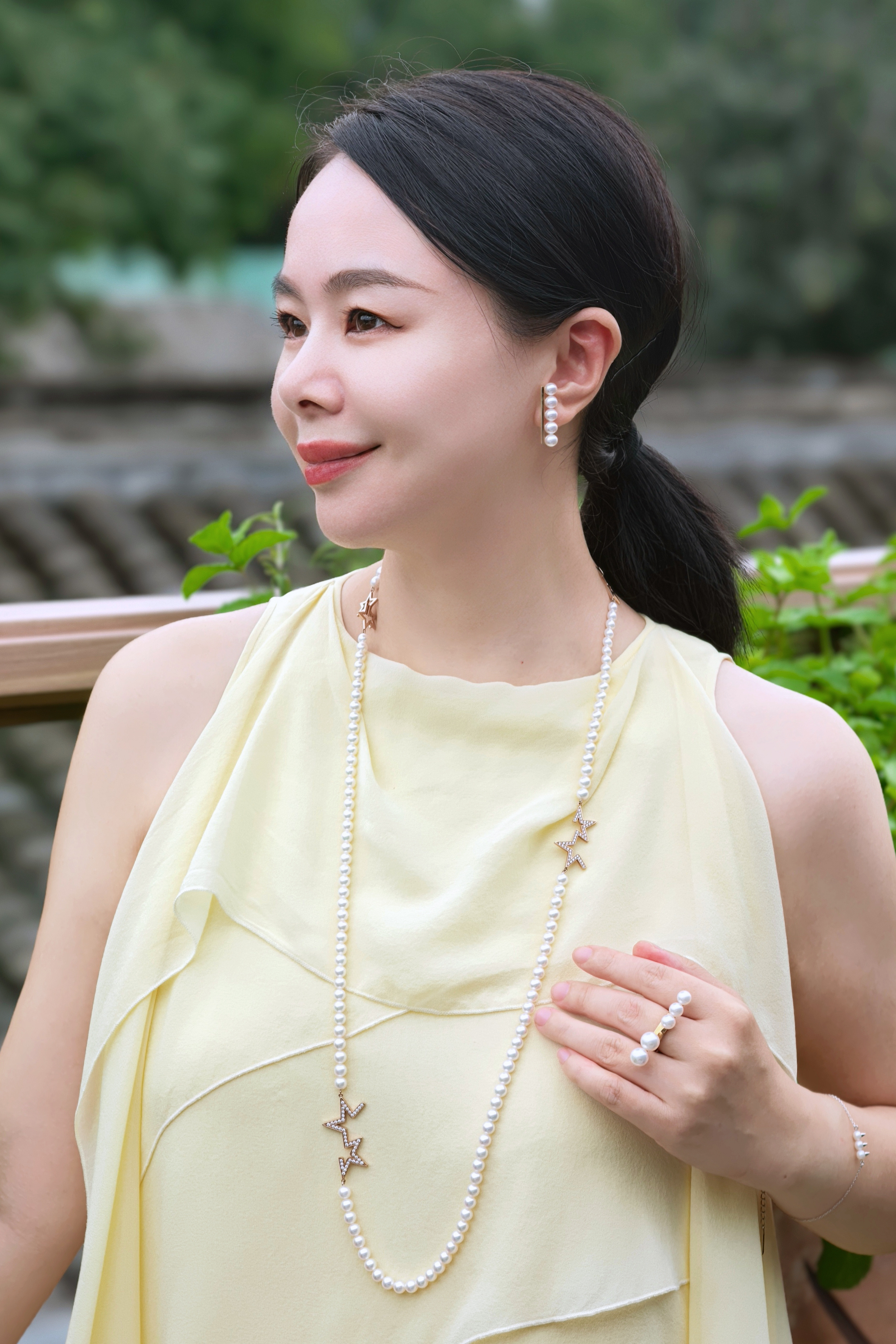 和女儿一起戴TASAKI珍珠，每款都经典带两个女儿去北京前门文华东方酒店度假，母
