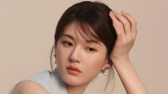 赵露思：结束抑郁污名，拥抱正常生活