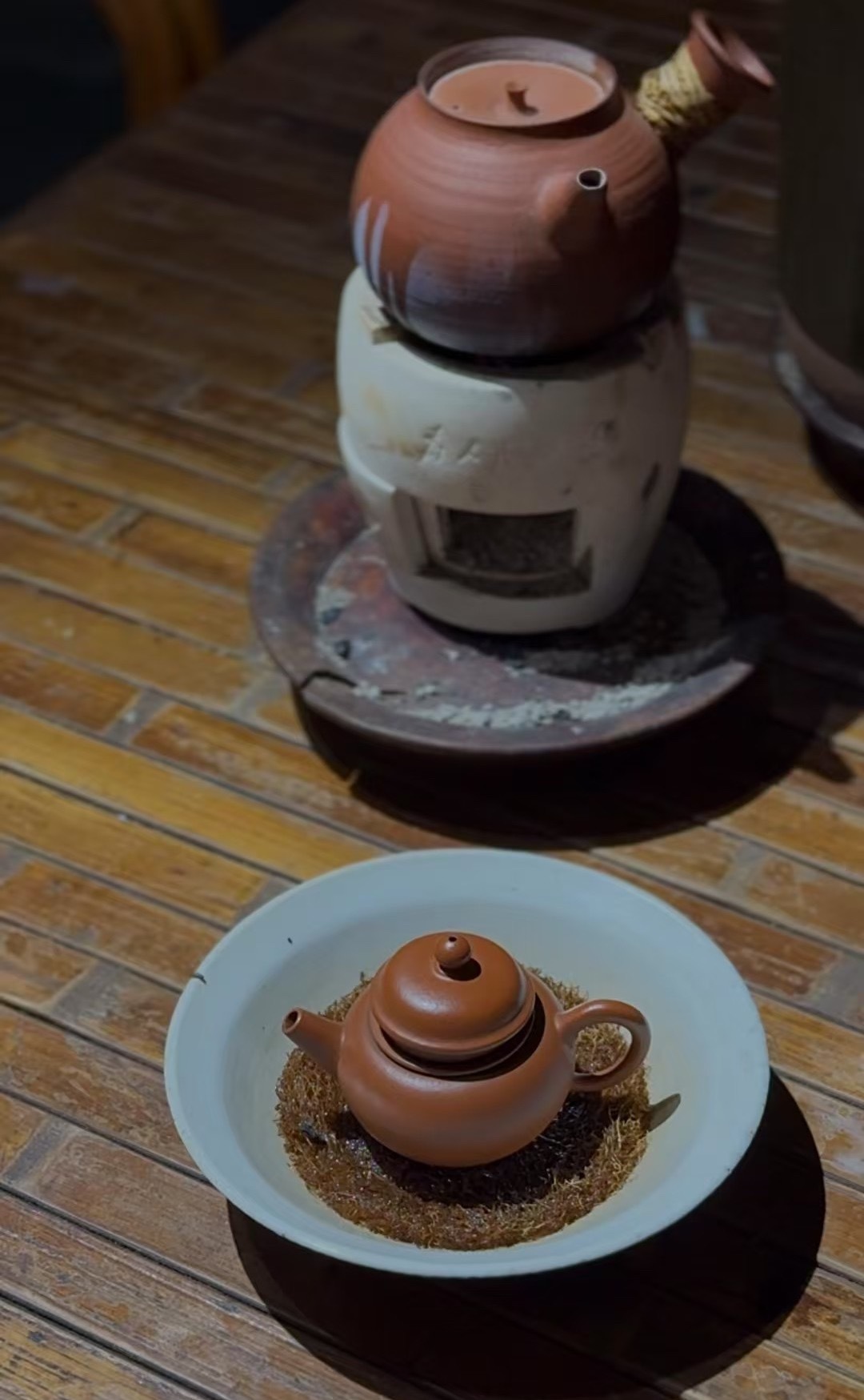 品茶赏器交友  一叶见世界，一壶观自在。 