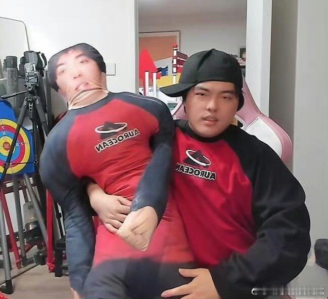请选择桃黑黑新型战衣穿搭已悟透桃黑黑四六分穿搭公式沉浸式体验桃黑黑专属穿搭，多样