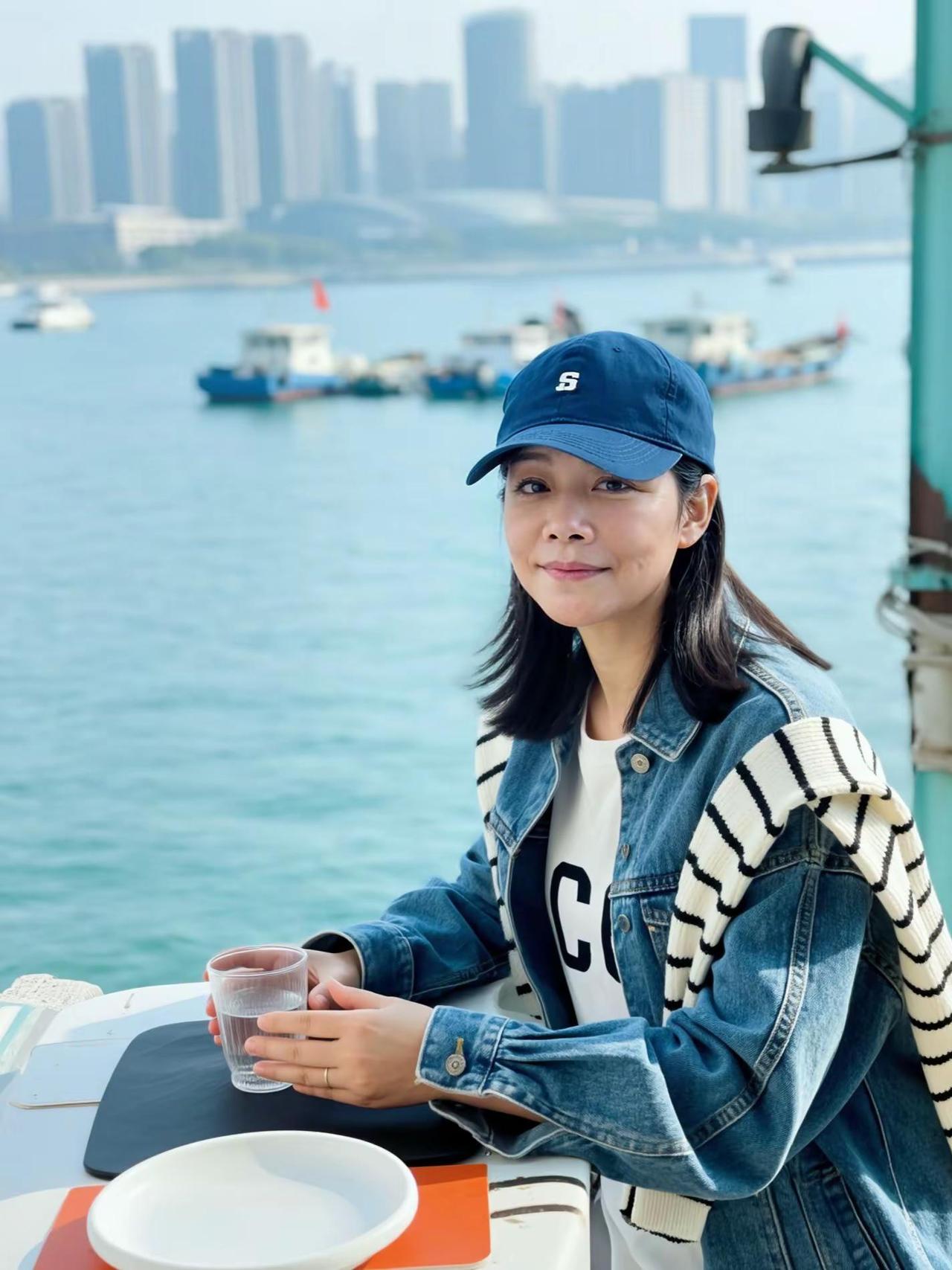 海边分享。AI海港生活照