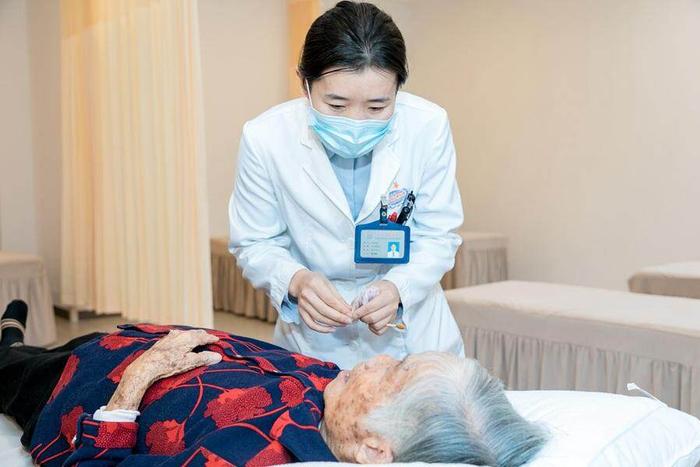 3.2亿老人！全国卫健大会提倡积极健康老龄化，意味着什么？

2026年10月1