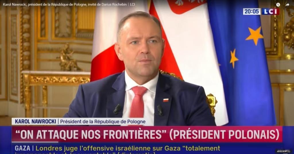 签了！签了！真签了！波兰总统大笔一挥，正式同意北约部队进驻波兰了。 
这可是自冷