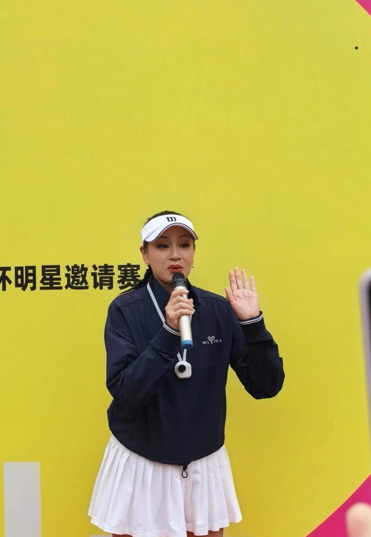 完全没料到瞿颖竟然玩得这么大！

今天本来是刷到一条八卦，说毛宁和亚宁这对“老嫂