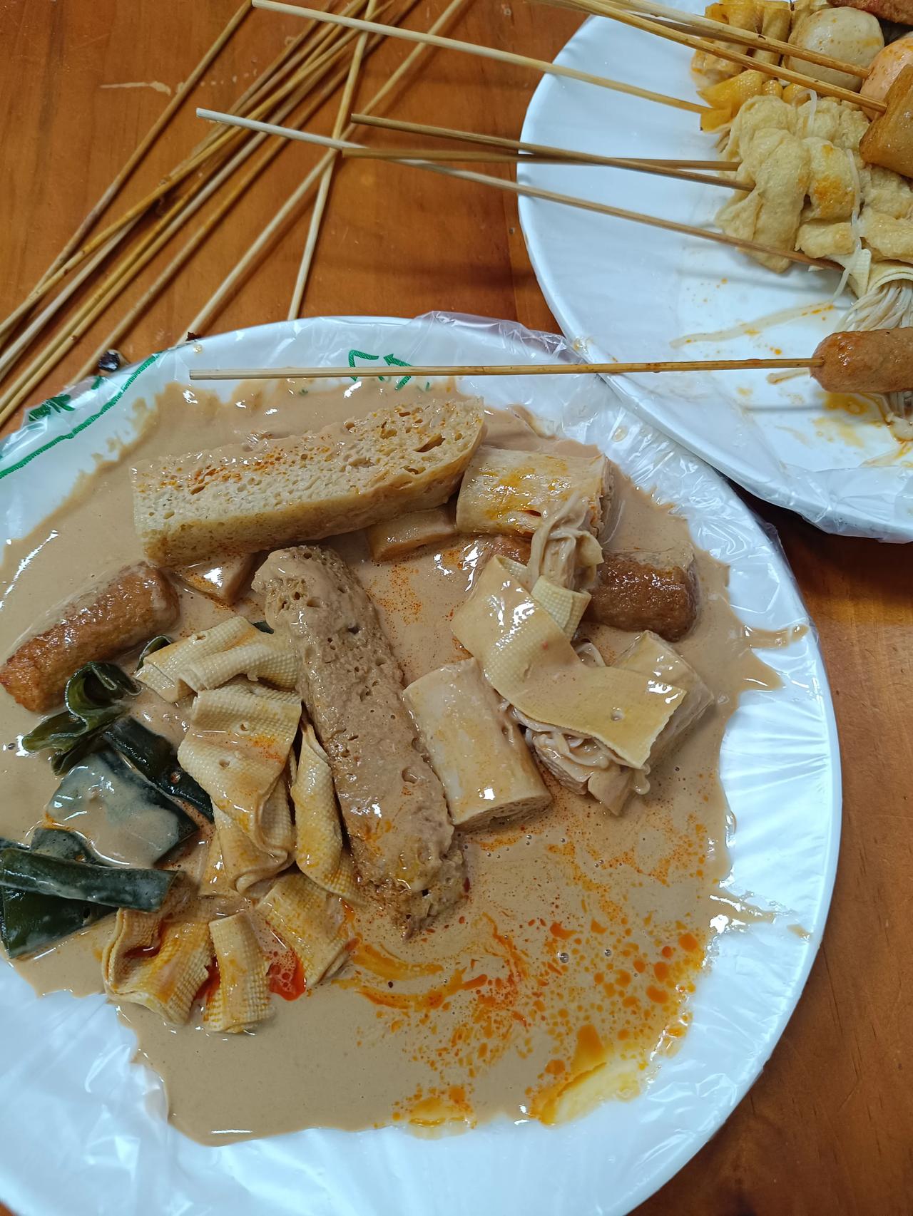 北漂打工人今天休息，一个人没地方去，去吃了三十多块钱的麻辣烫犒劳犒劳自己，加油打