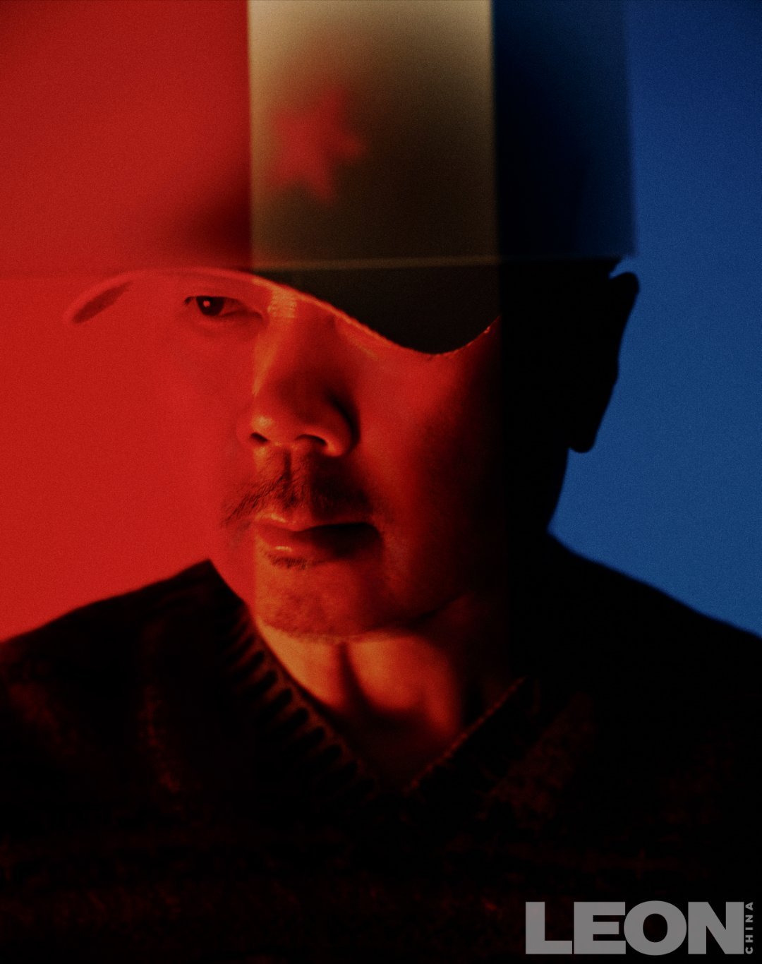 崔健真我本色大片崔健LEON中文版五月刊封面红星帽檐下目光如炬，崔健在黑白与光影