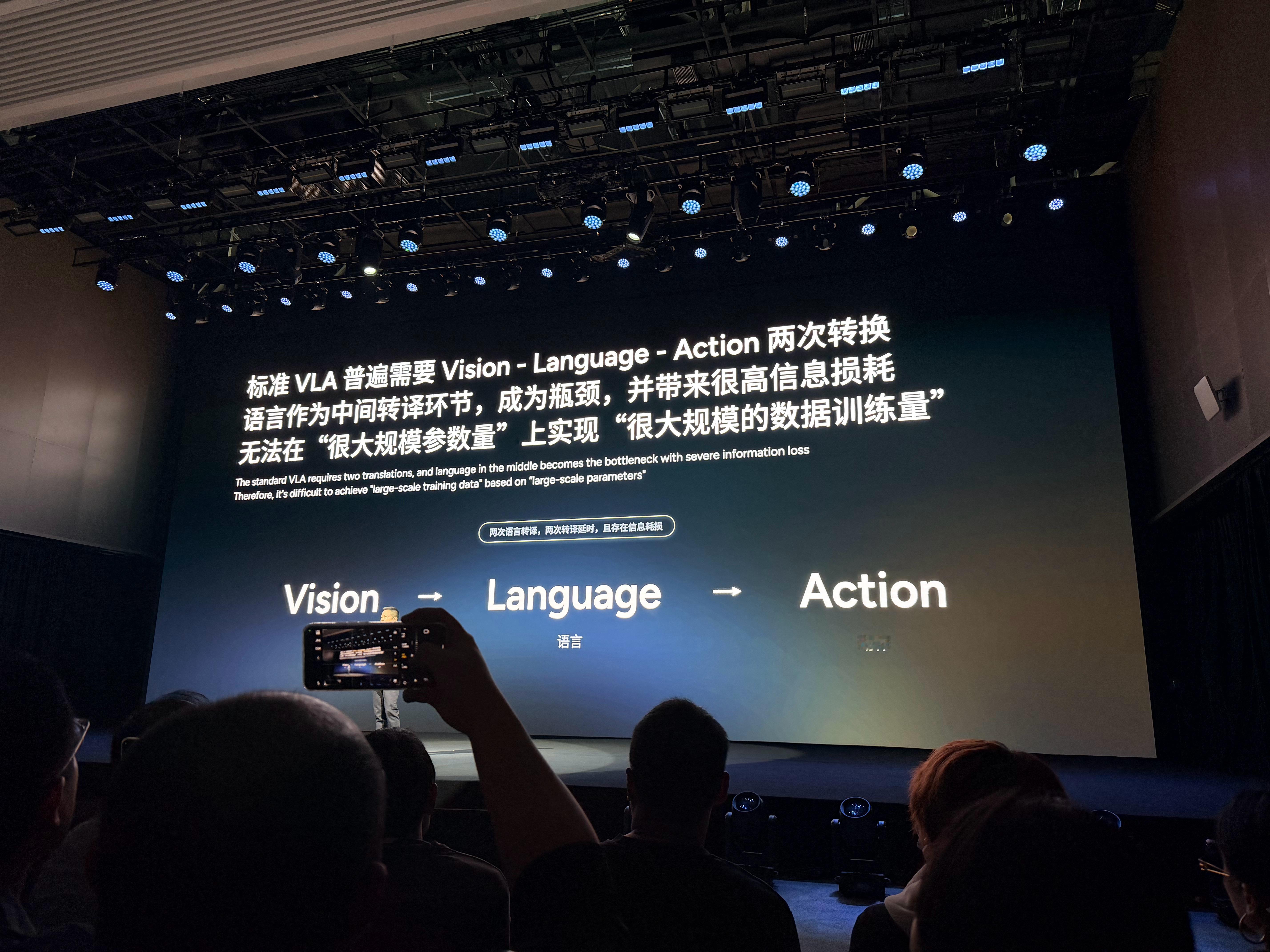 小鹏的VLA2.0，去掉了语言的转换。把语言变成了跟V一样，变成了一种输入。小鹏