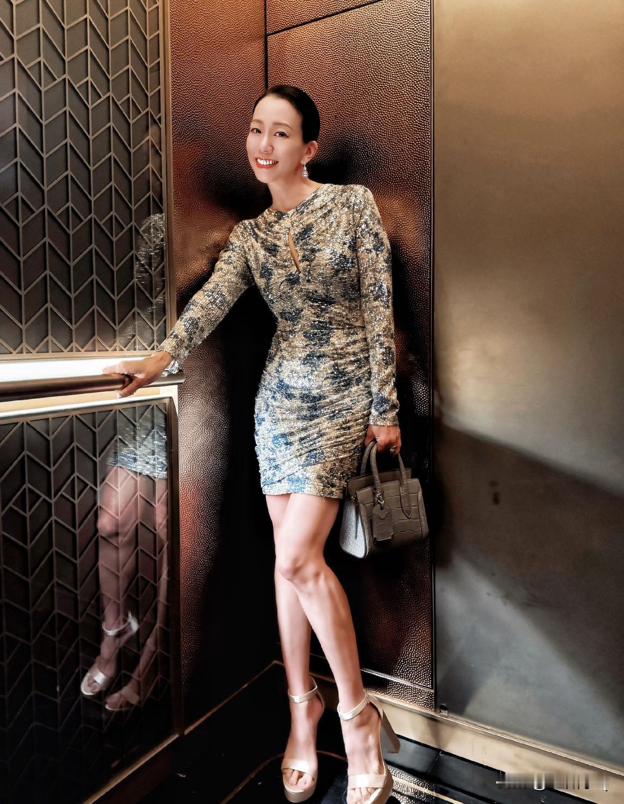 吴辰君演孔慈那会，我是完全get不到她的颜，与绝世美女完全不沾边，不过现在看她的