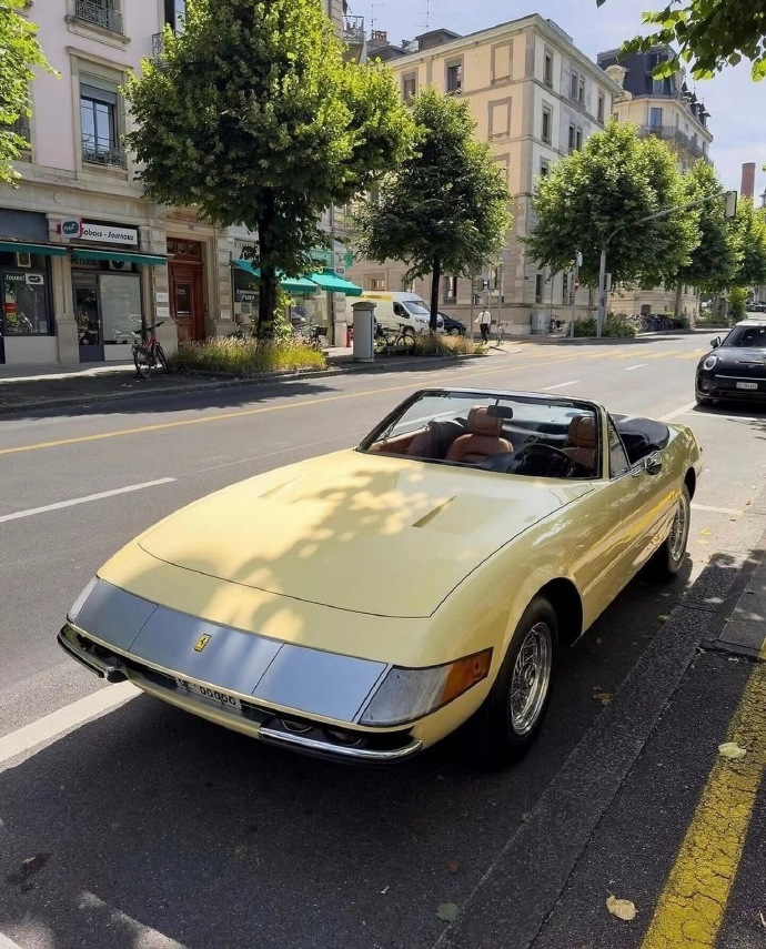 汽车 法拉利 365 GTS/4 Daytona Spyder！1973年法拉利
