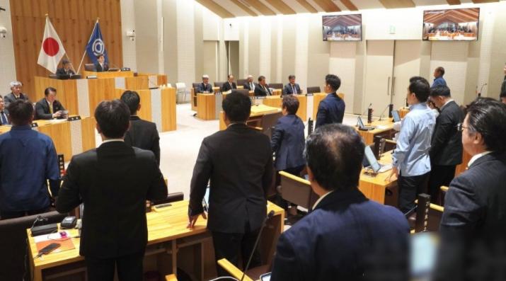 日本终于要玩真的了！


12 月 15 号，日本冲绳县石垣市议会居然悍然通过决