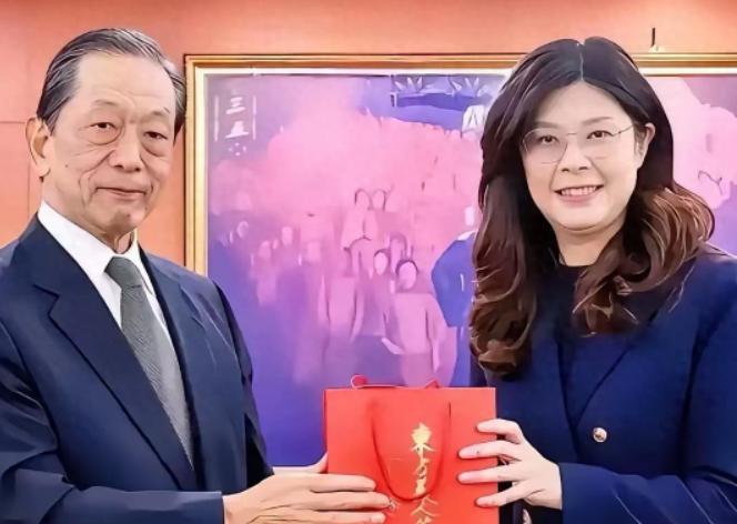 7月30日，国民党主席郑丽文宣布，要以个人名义向日本震区捐款。对此，国民党文传会