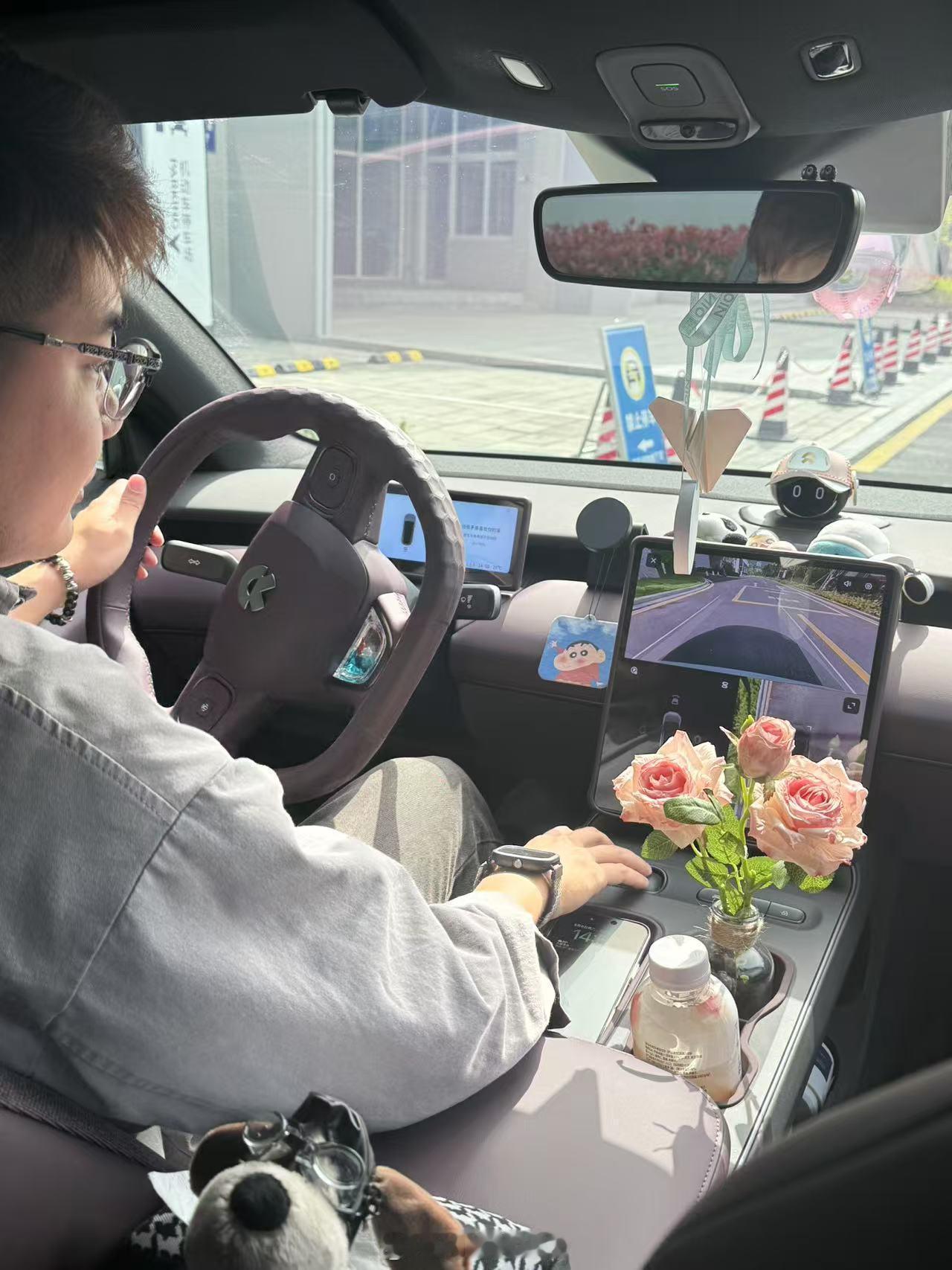 我们宁波的小伙伴抄底购入ET5入手价格17.61万，配置非常高，堪比我的小粉灰外