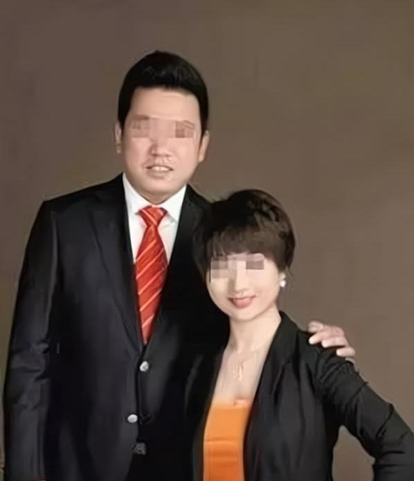 10年前，一家4口在华山跳崖，负债达3亿，独留2月大的女婴


在2014年11