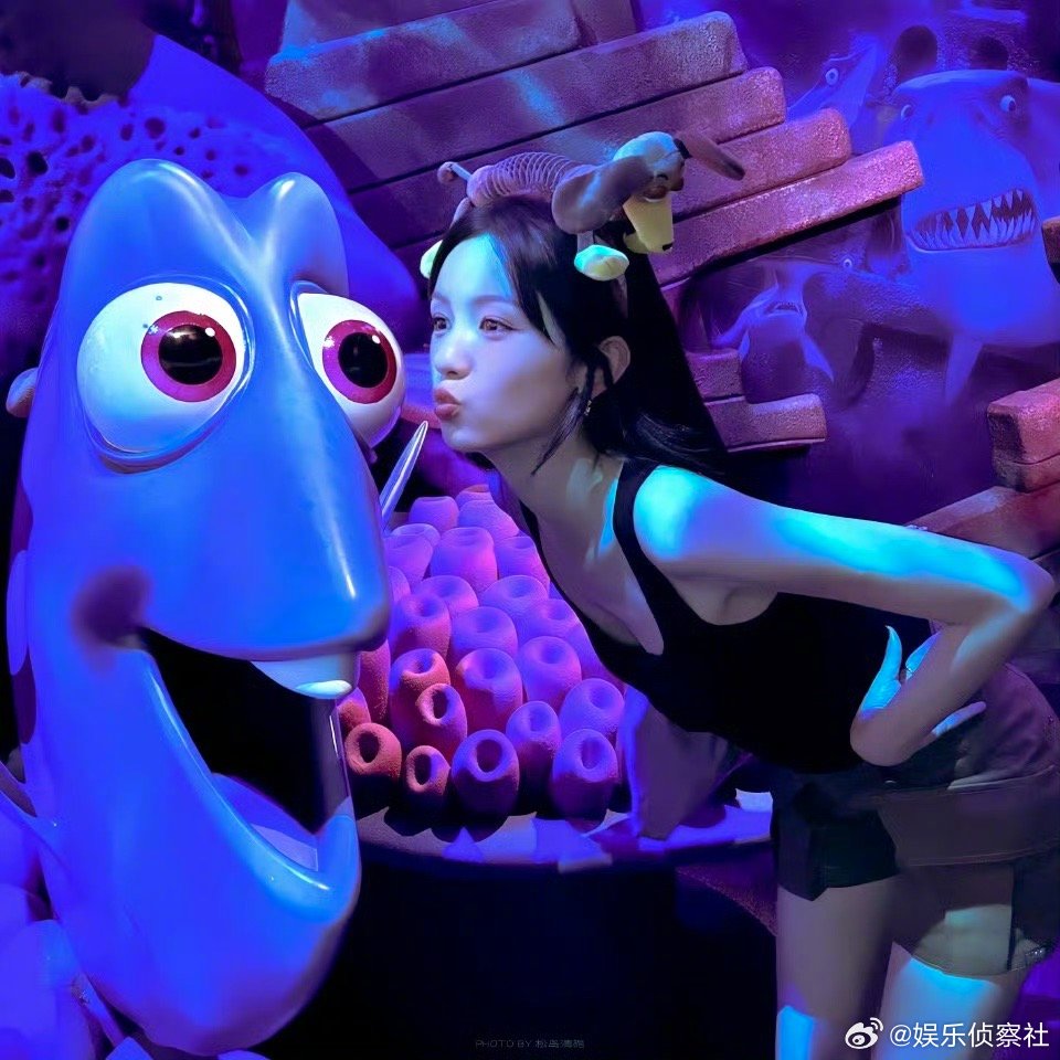 哇哦🎉看到一枚可爱的周也姐姐👧 ​​​