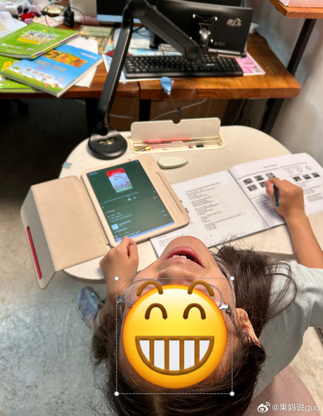 娃天天在学校上课，但到底学到哪儿了，我心里也没底。他们五四制，自控进度，还学的是