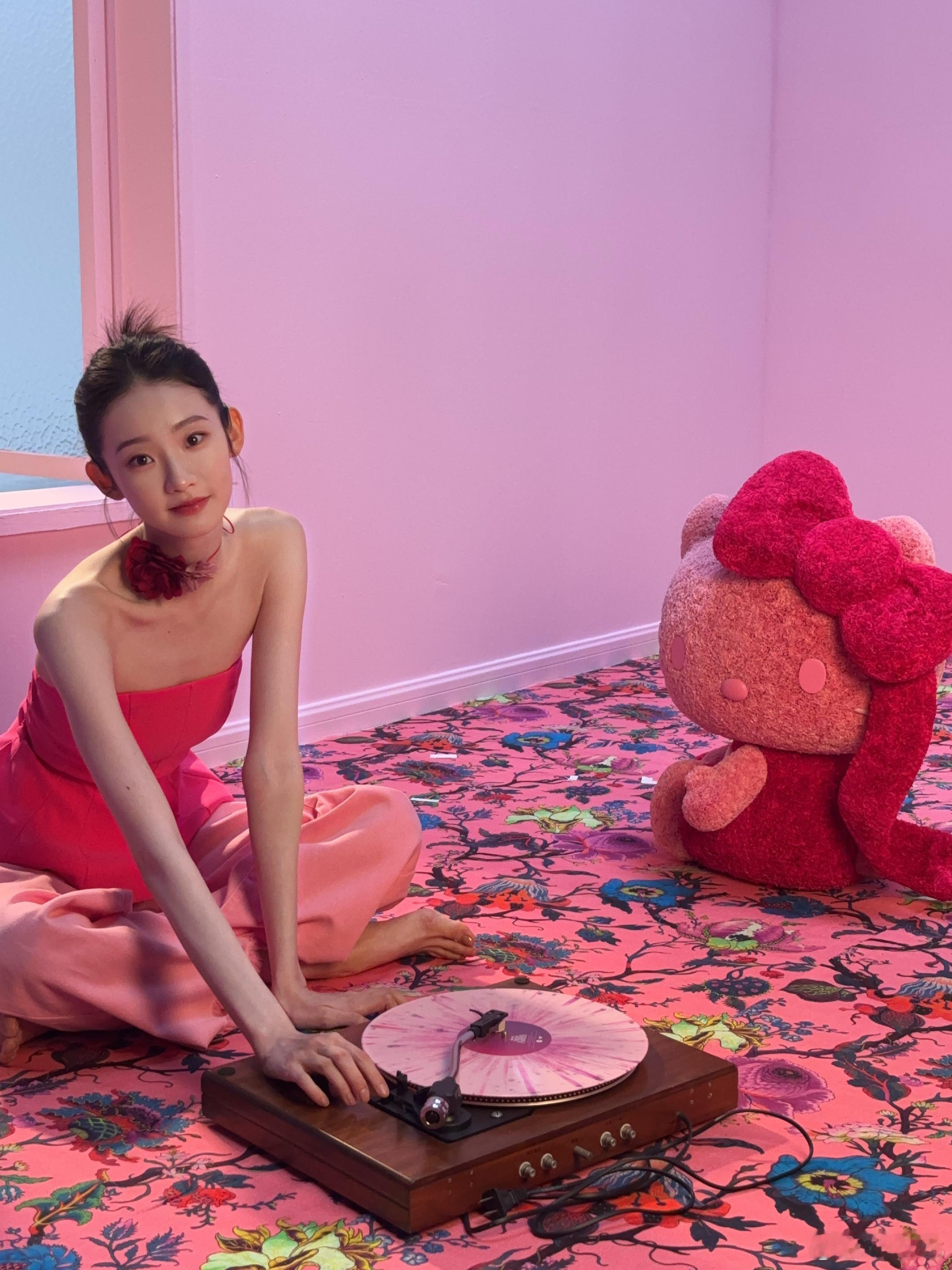 张艺凡 在复制粘贴的时代，你是手写的诗