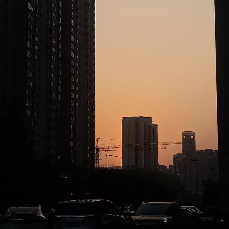 很多时候，不要评价一个人的命苦不苦！

其实讨论命苦不苦没有任何的意义，

那就