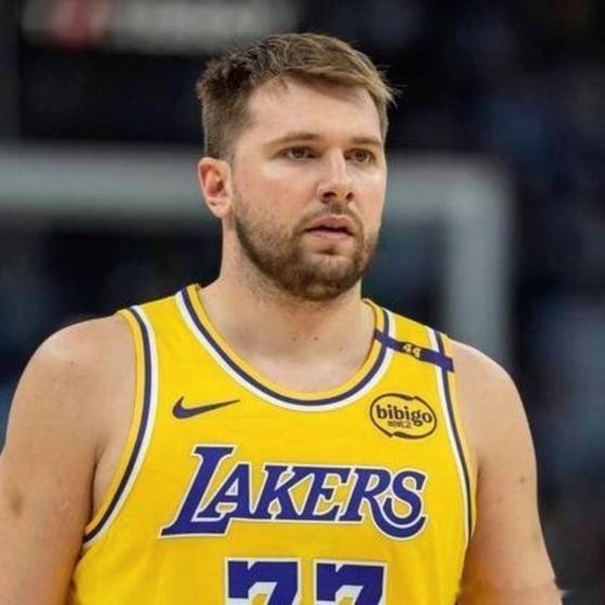 《别再崇拜那“三巨头”了，我给你看真实数据，东契奇带里夫斯，俩人在场净胜70分；