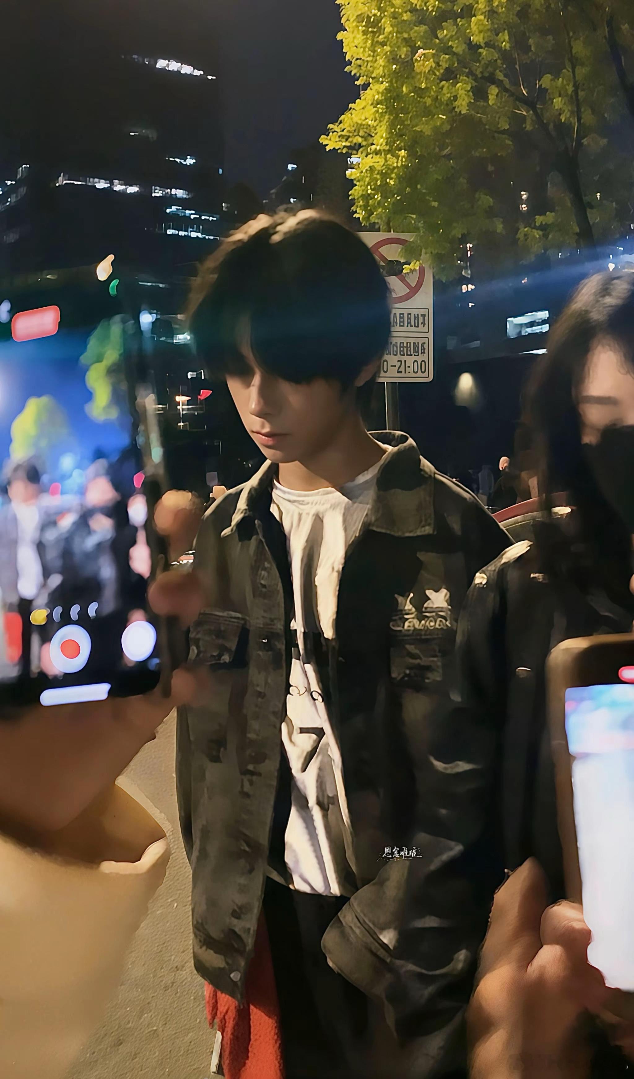 🫐 🫐  宝们冲刺九级路过涨涨经验 “风很温柔 花很浪漫 你很特别 我很喜欢