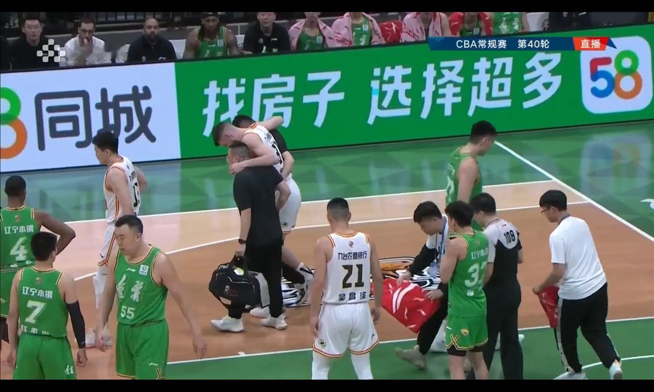 拉科塞维奇开局就对抗崴脚，吉林内线本来就很差，凭什么和辽宁掰手腕？


李安和钟
