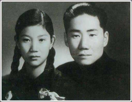 这是毛岸英和刘思齐的结婚照，1949年10月15日他们在中南海举行婚礼。两人婚后