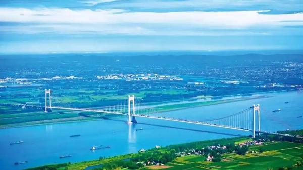 长江禁渔5年成效炸裂！江豚成常客，水清鱼群现
 
长江10年禁渔即将过半，生态修