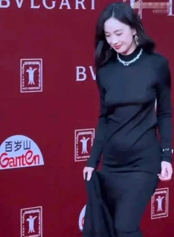 李梦真是个特别的女星，她从不担心自己的身材,但看得出来她很自信 ​​​