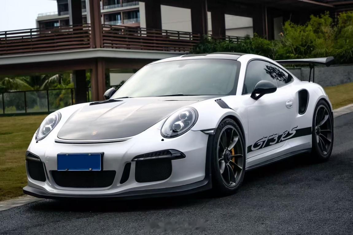 保时捷 911 GT3 RS 车辆于2017年01月上牌，仪表里程40000公里