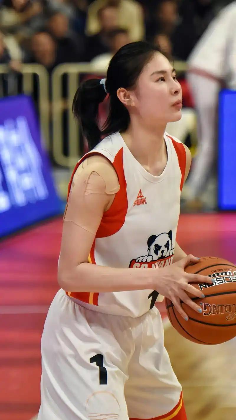 麦基哭了，吉兰特斯哭了，琼斯哭了，中国女篮把一整支WNBA球星队伍打哭了。但没人