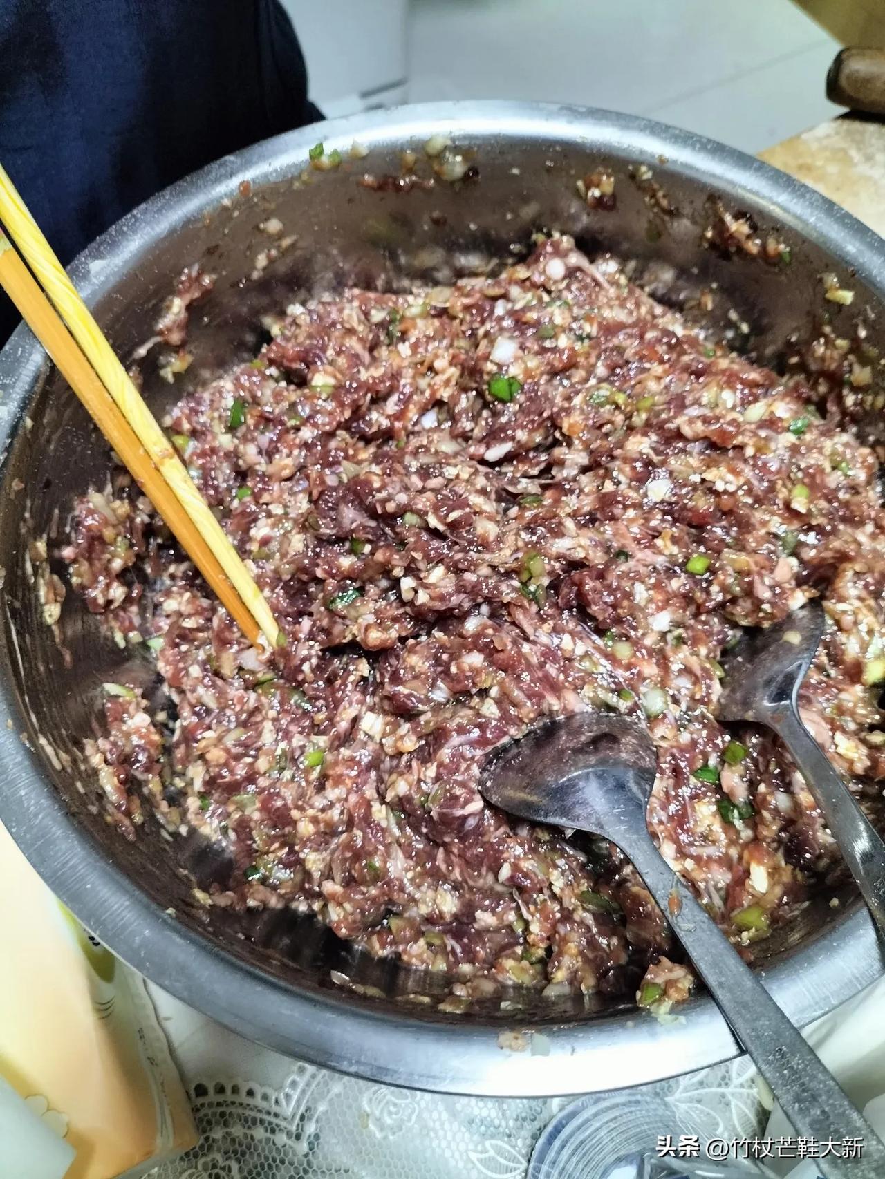 2025年从一顿牛肉水饺开始！2024年感恩你们的陪伴，所有的事都在一顿饺子里。