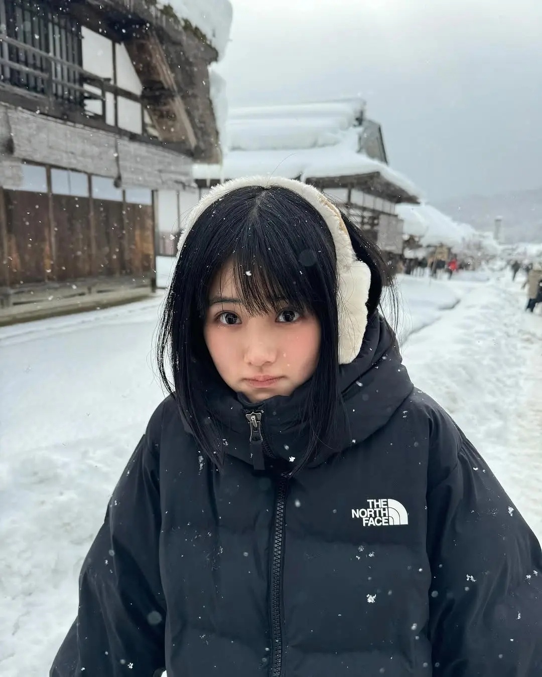 日本这个女演员很可爱耶，现在国内已经不流行这种鼻子不算太高面中还有点凹陷的小美女