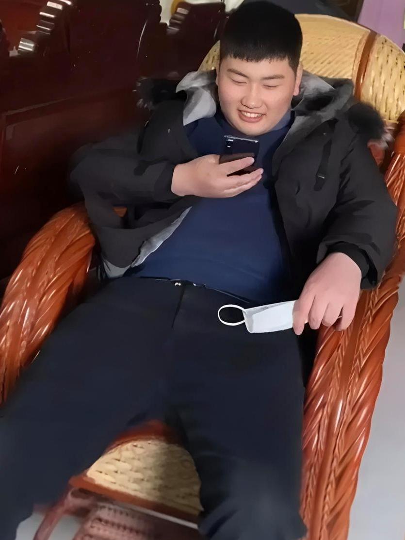 大衣哥的一番话，道尽现实：不是不愿儿子上班，是怕他被人当棋子
 
不少人都在议论