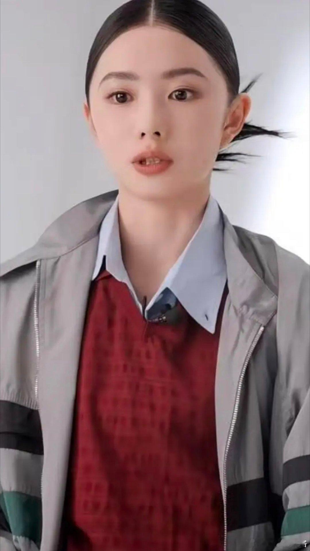 有人说刘浩存长的越来越像张柏芝了 