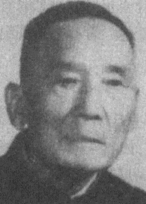 1950年，军长刘万春接到通知到北京参加会议，刚下车就看到几名全副武装的警卫战士