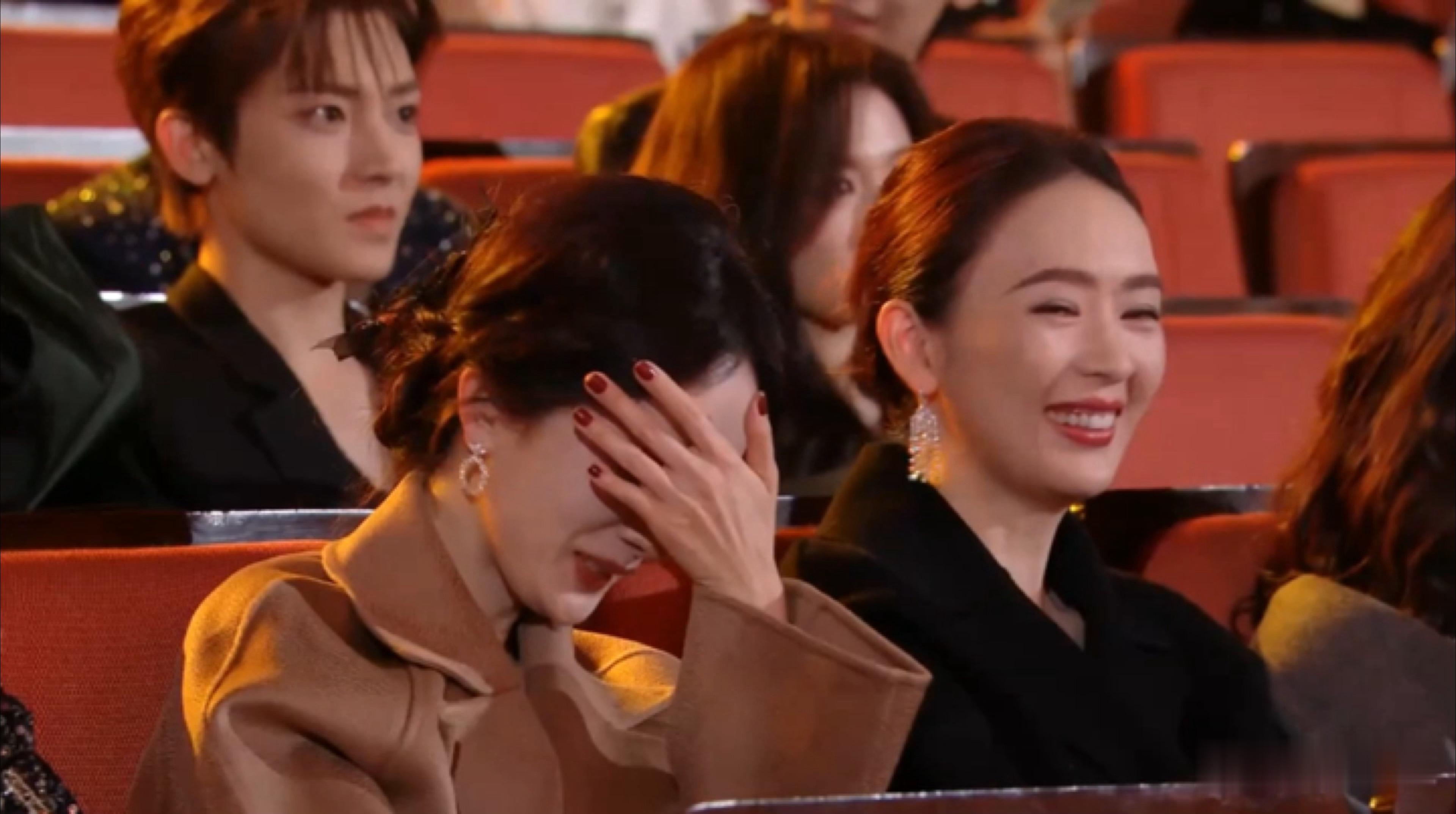 杨幂童瑶马思纯就这样被点名要看reaction我笑晕了。。。微博视界大会内场微博