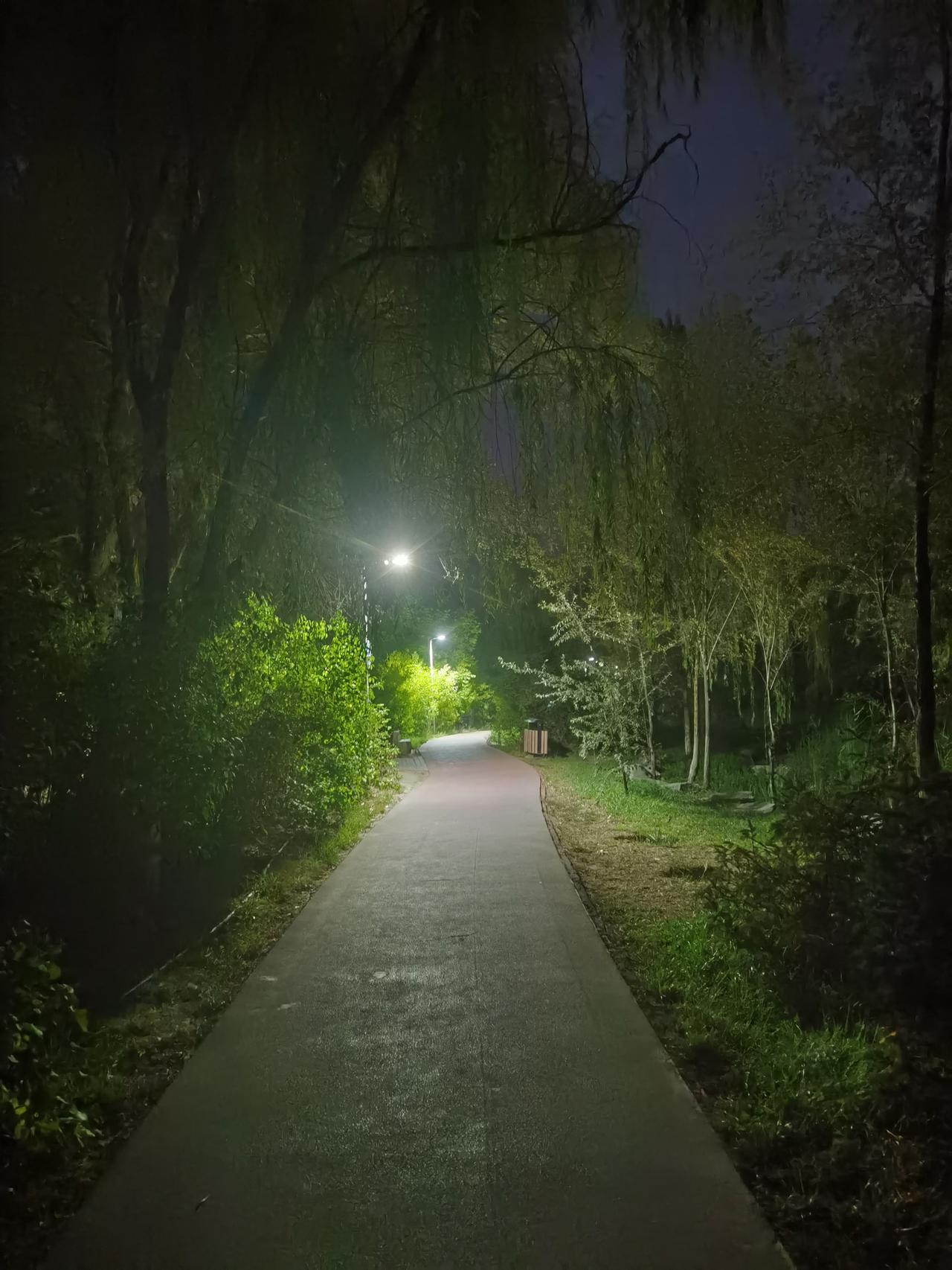 中元节，在老家农村好像没有，就有个清明节，还有个十来阴，老一辈说，清明节收鬼，十