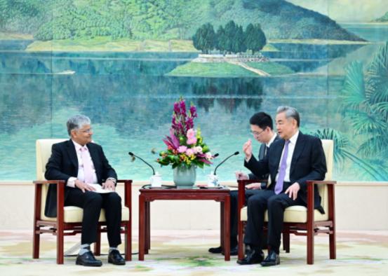 印度大使离开北京前，王毅4个字定调中印关系，特朗普发现不妙   

中印作为两大