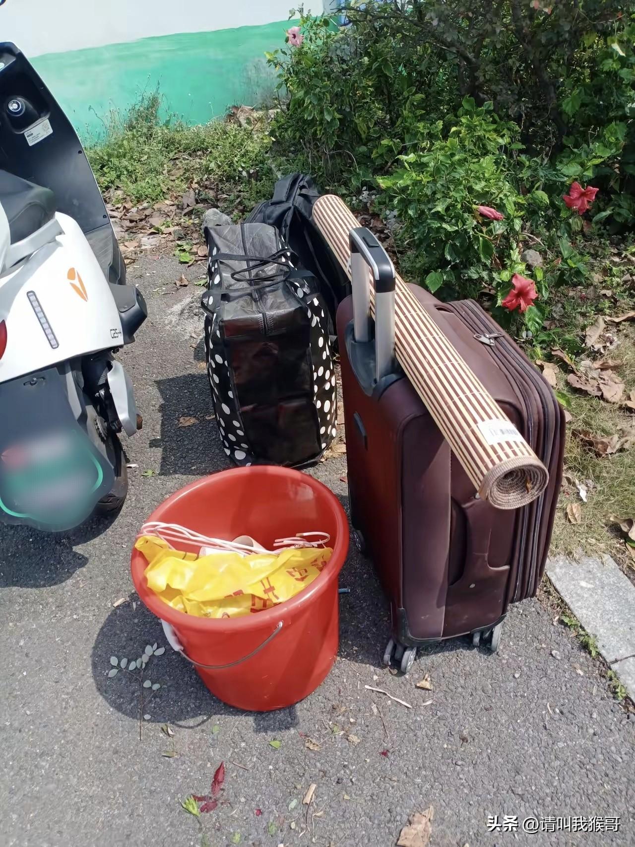 一看就知道是在厂里打工的标配