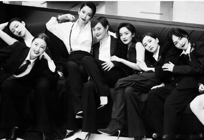 内娱有自己的豪门姐妹 谁懂啊！光看这些组合的名字，我脑子里已经开始演商战 + 姐