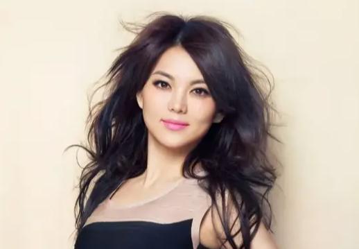 李湘的微博、抖音、小红书账号2026年1月16日同步被设为“禁止关注”，微博直接