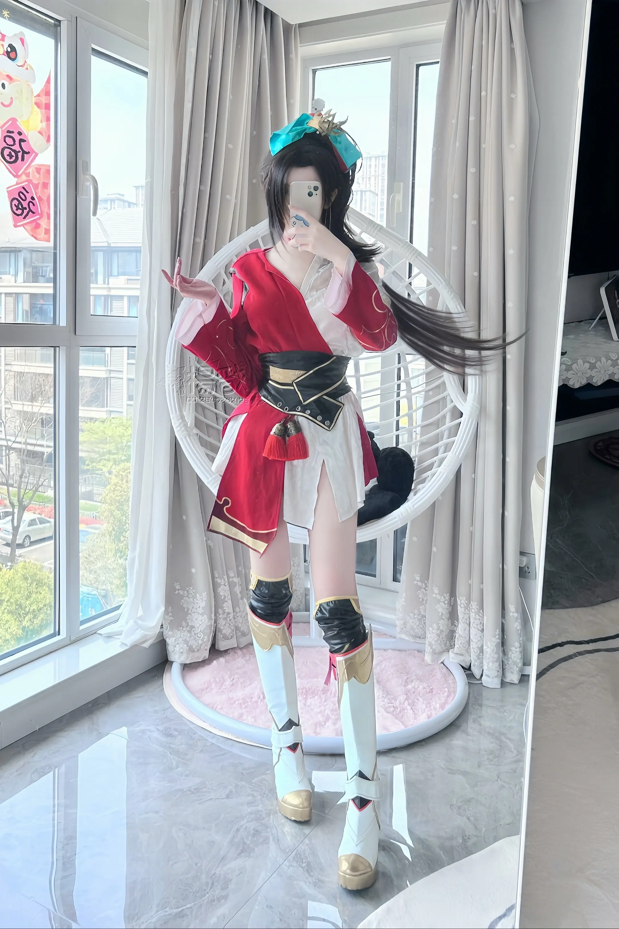 浅笑淡妆回阁楼刺绣伴