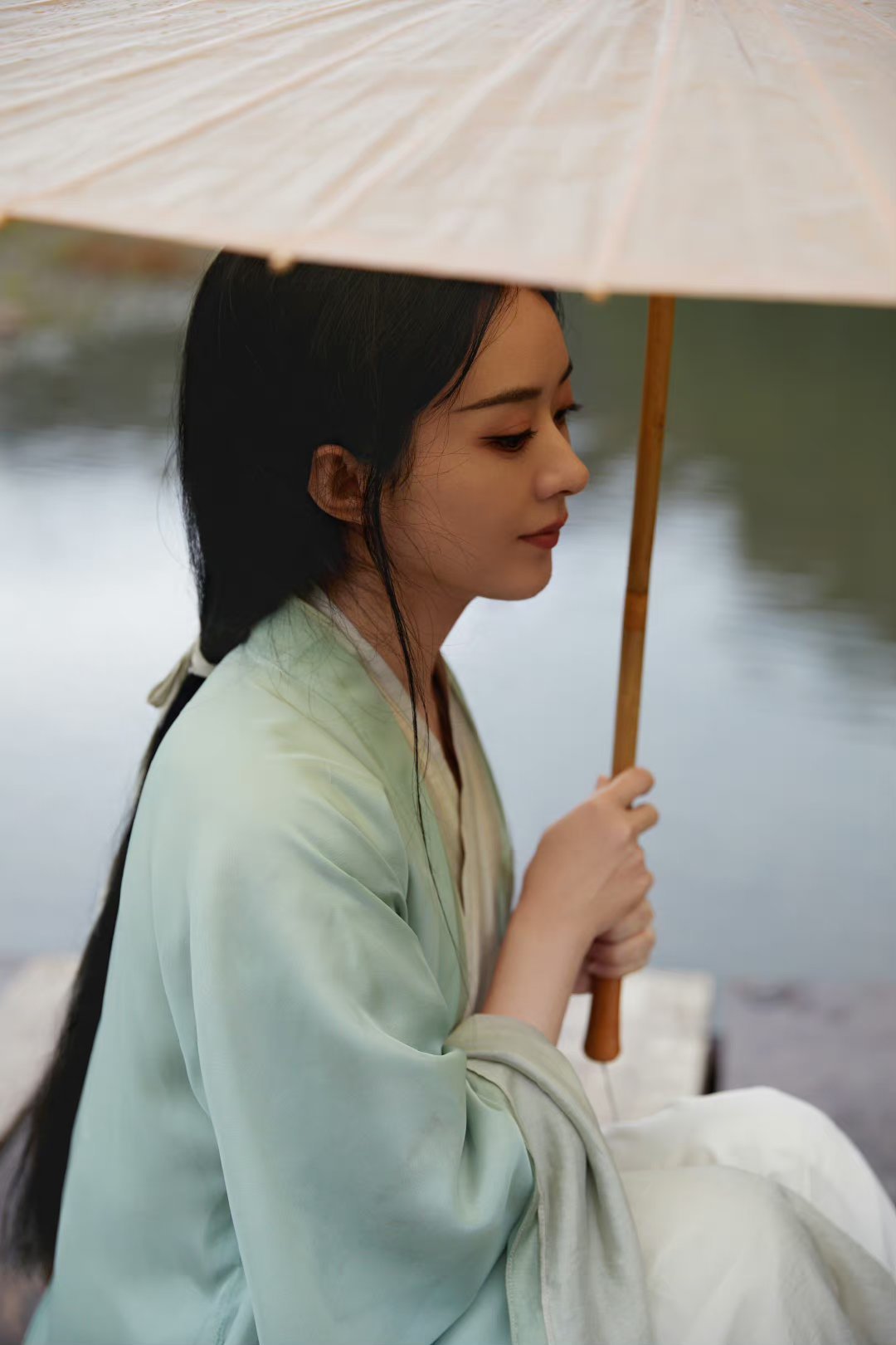 赵丽颖与凤行 zly赵丽颖沈璃 “江南美不仅是炊烟瓦房 是细雨沥沥 还有你的一嗔