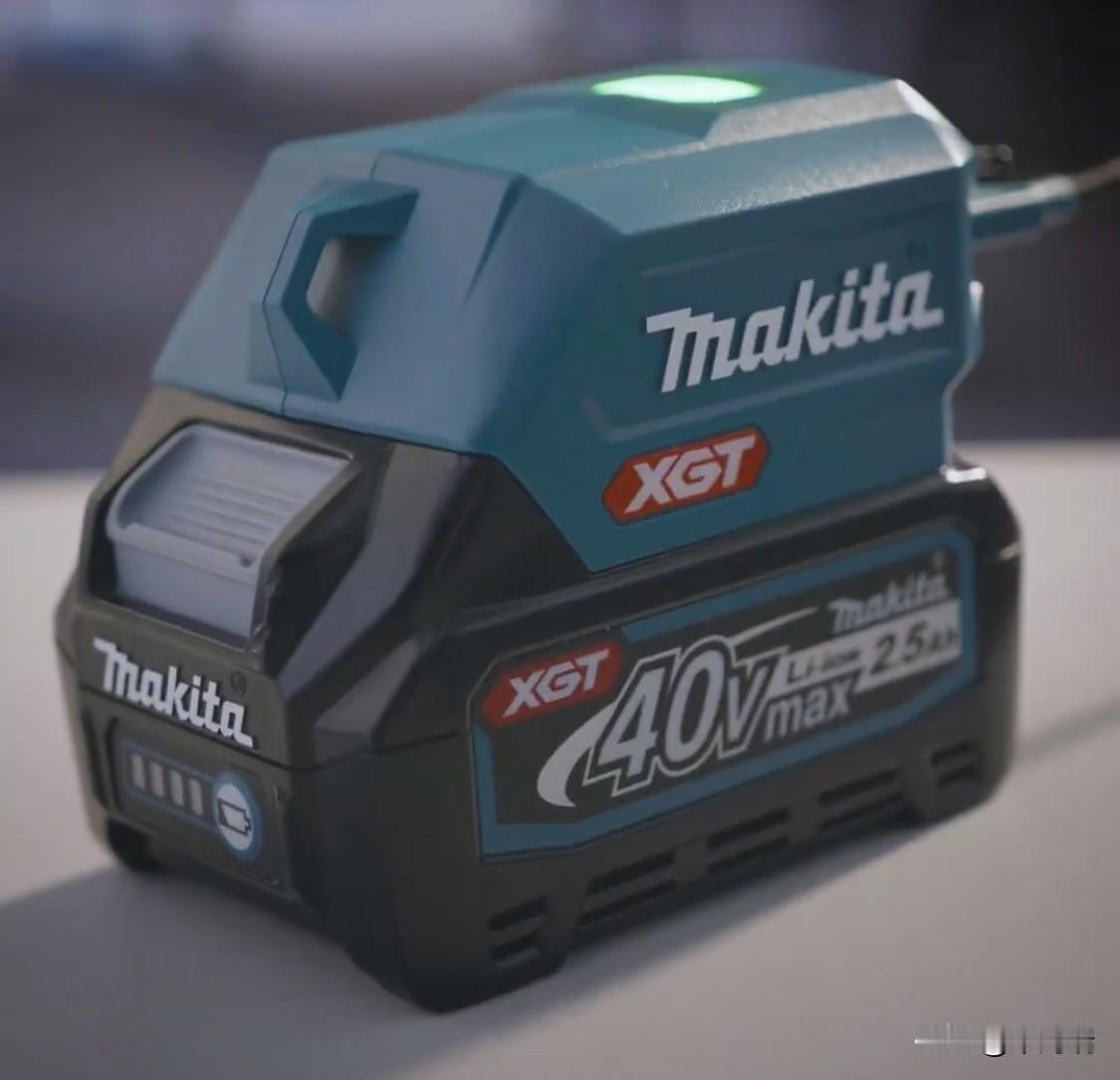 牧田发布了一个USB-PD适配器。

把工地用的18V/40V电动工具电池，直接