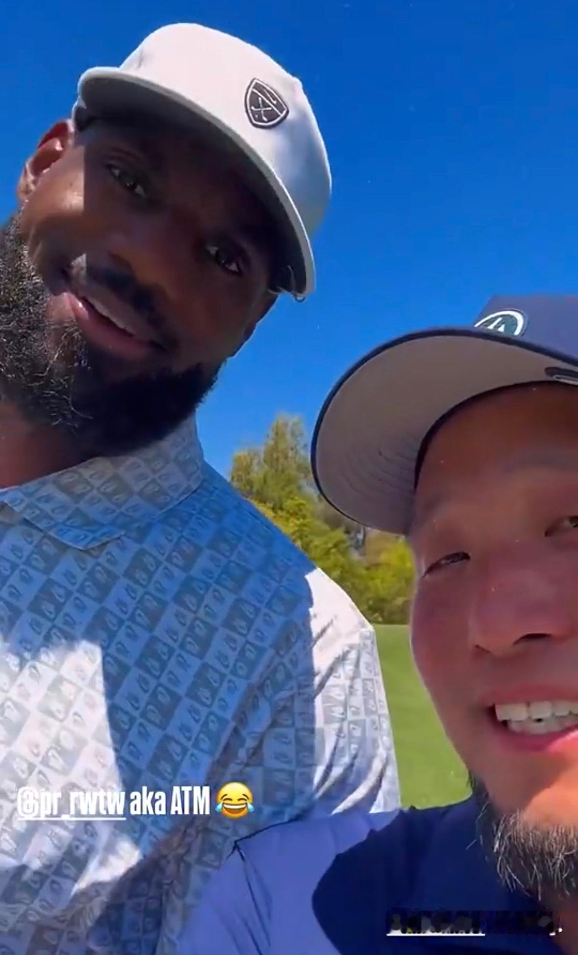 老詹打高尔夫开心的哟！开始享受假期和生活了 nba