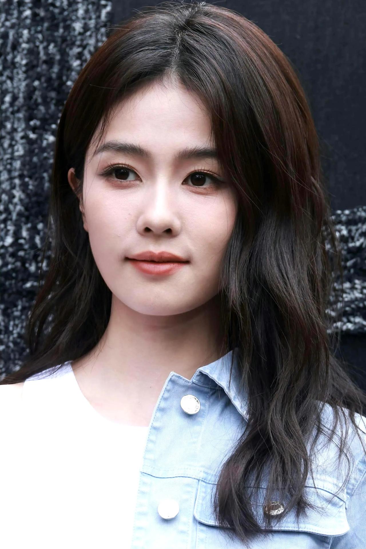 白鹿VS周也，谁的颜值更高？谁是您心中的女神 白鹿 周也 ​​ 你心目中最好看的
