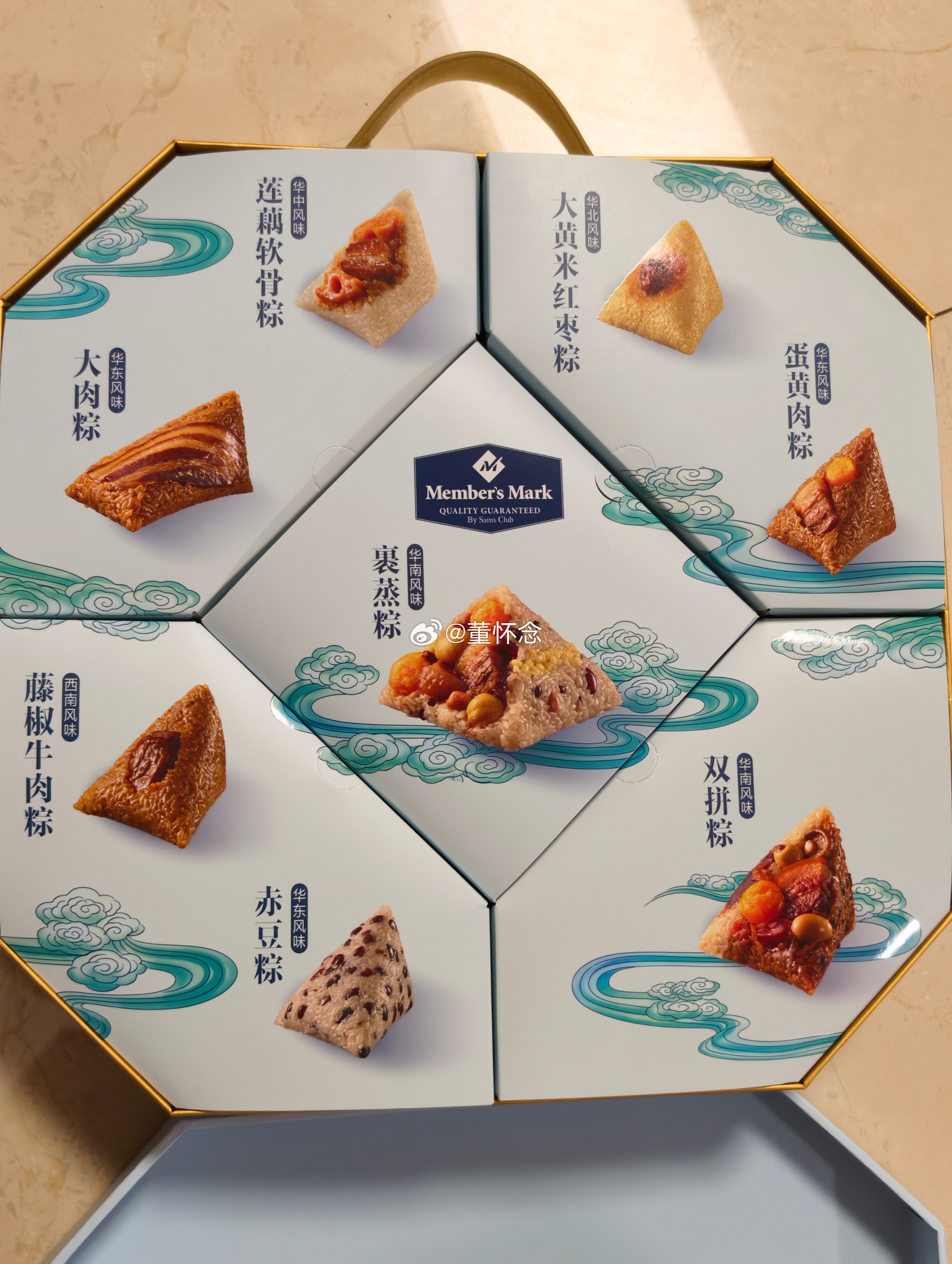 我们华北吃红枣粽子我记得小时候我爸爸从南方带回来了肉粽，分给邻居们吃，当时大家谁