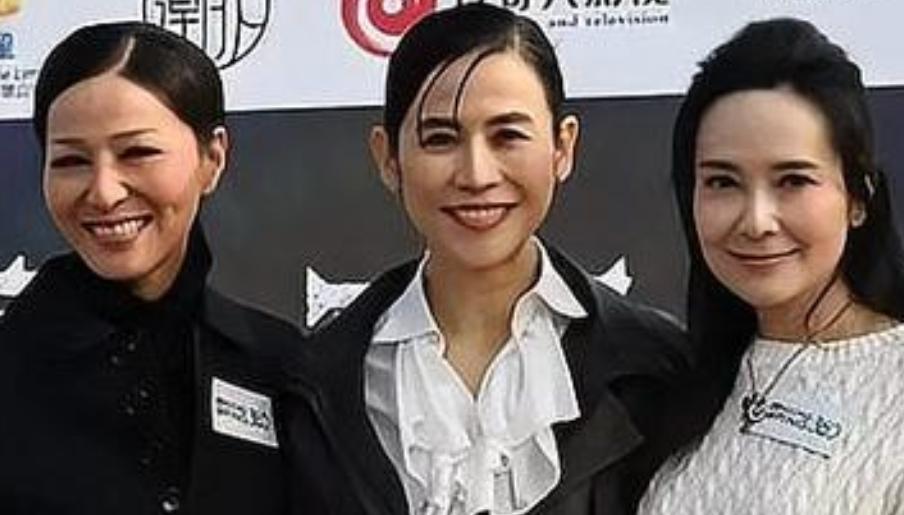 12月22日，电影《寻秦记》宣传启动礼上，宣萱、郭羡妮与滕丽名三位女神重聚。谈到