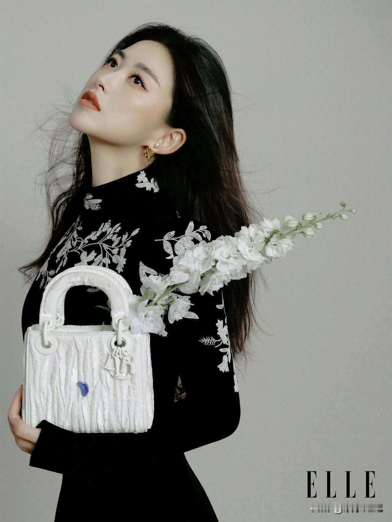 优雅的朱珠♥️♥️♥️
柔雾断光妆✨