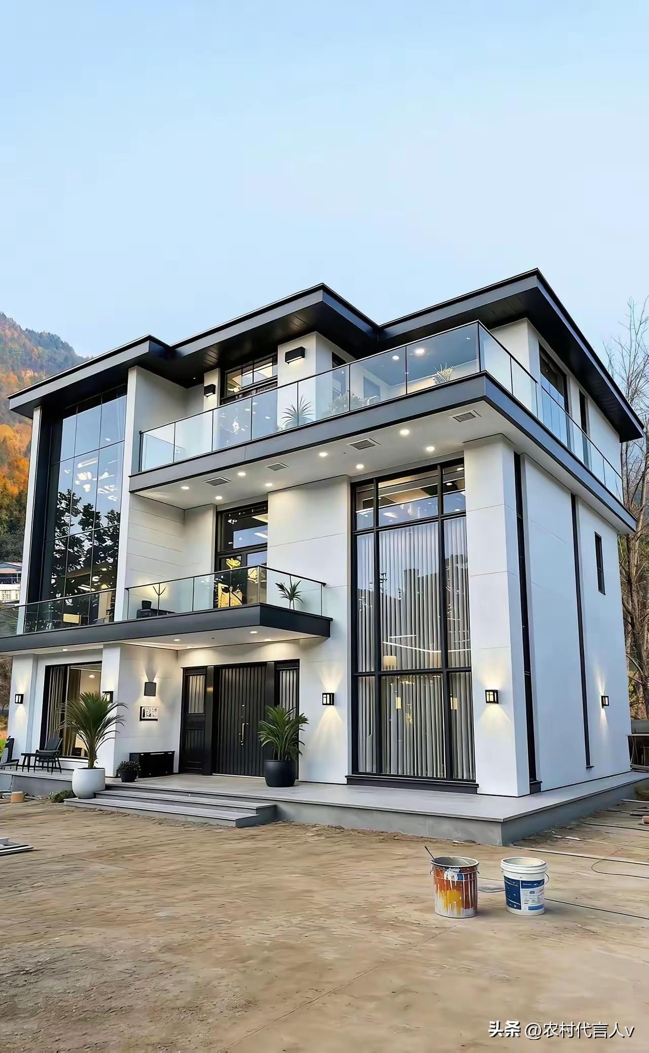 农村房子升不了值，变不了现，为何偏偏越来越多的人回农村盖房。
 
村头那片荒地，