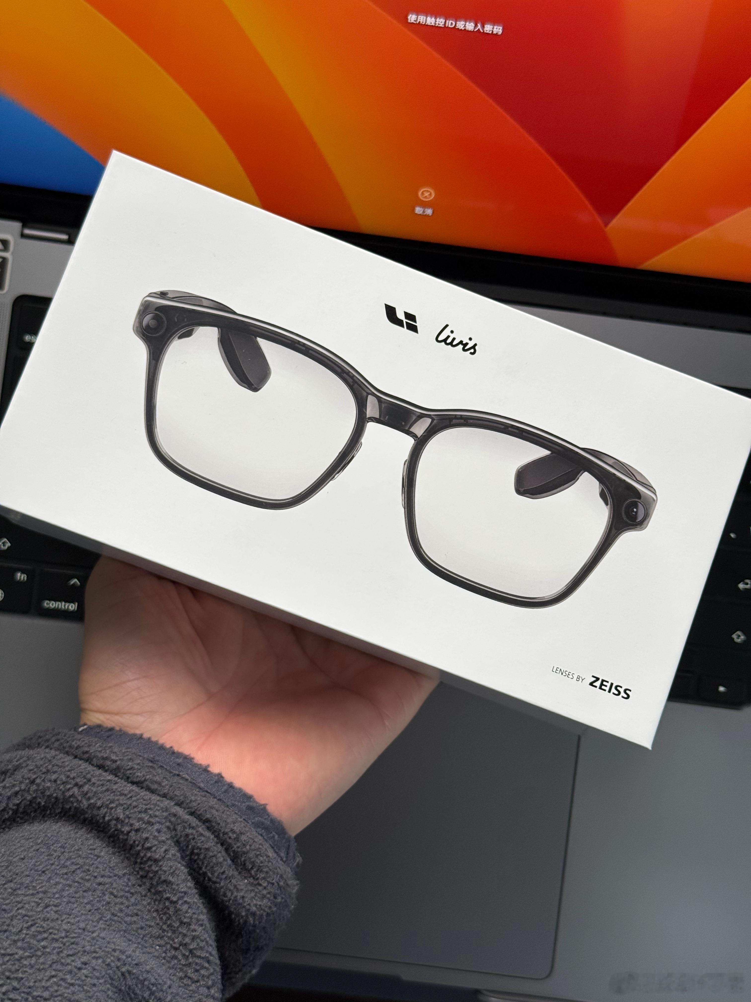 买的第一幅智能眼镜，理想的Livis智能眼镜收到了，经典黑高亮半透明款感觉也很好
